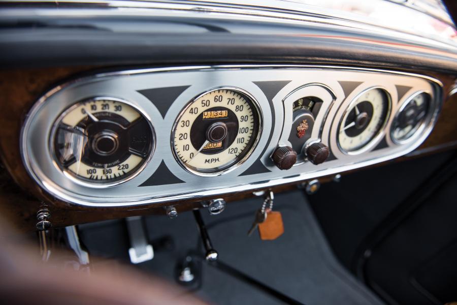 Панель приборов Packard Twelve Sport Phaeton 1936 года  (фото 34 из 35)